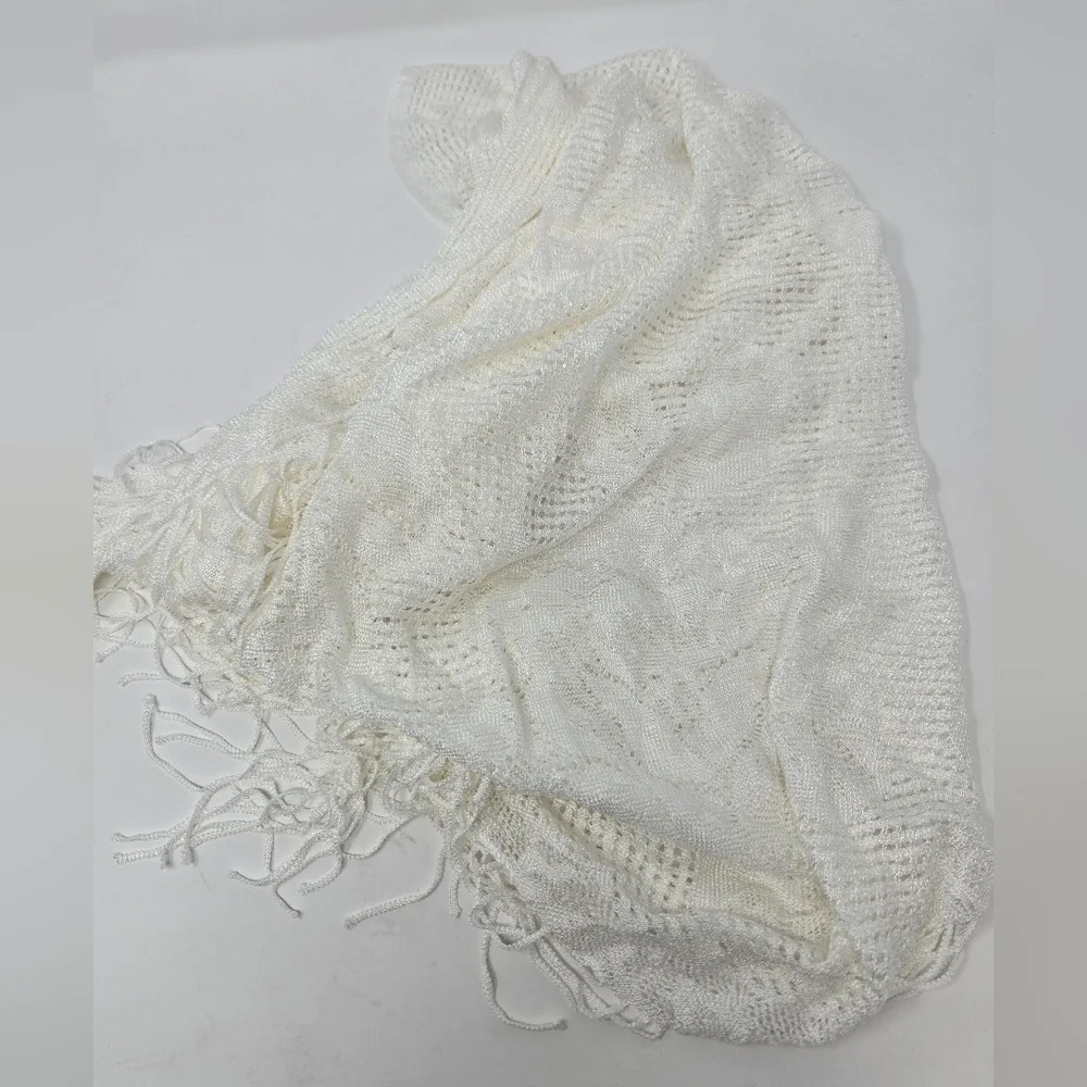 BOHO WHITE CROCHET STYLE TRIANGLE SHAWL WRAP FLORAL FLOWERS FRINGE EDGE WOMEN OS